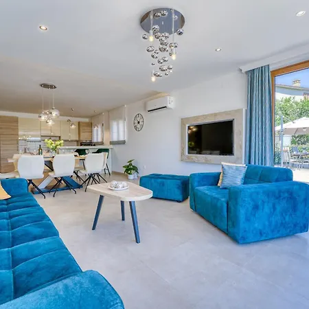 아파트 Mare With Private Pool And Garden - Happy