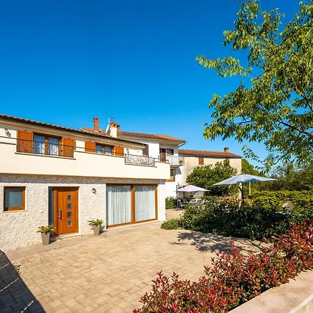 Apartman Mare With Private Pool And Garden - Happy