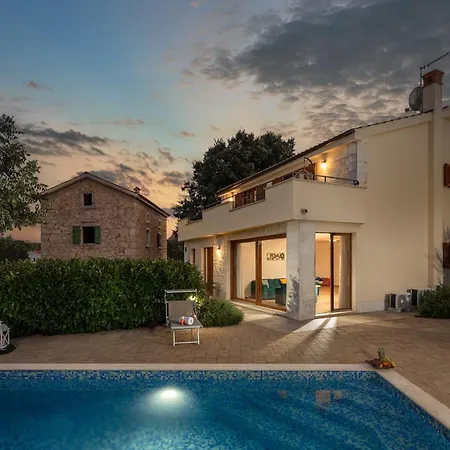 아파트 Mare With Private Pool And Garden - Happy