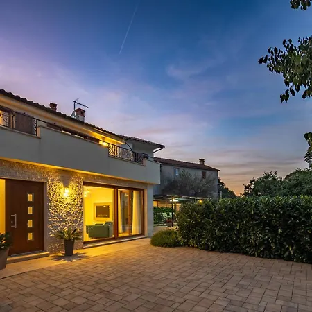 Mare With Private Pool And Garden - Happy *