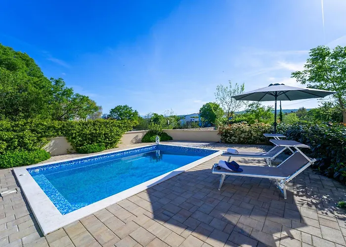 Mare With Private Pool And Garden - Happy アパート