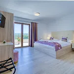 Mare With Private Pool And Garden - Happy Apartament