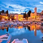 Mare With Private Pool And Garden - Happy Apartament