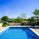 Apartament Mare With Private Pool And Garden - Happy Malinska