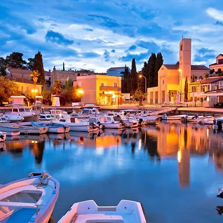 Mare With Private Pool And Garden - Happy Apartament