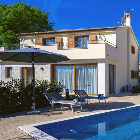 아파트 Mare With Private Pool And Garden - Happy *