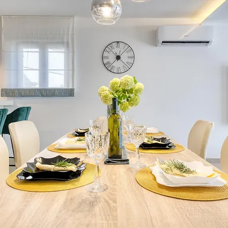 Apartament Mare With Private Pool And Garden - Happy *
