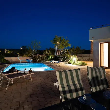 아파트 Mare With Private Pool And Garden - Happy *