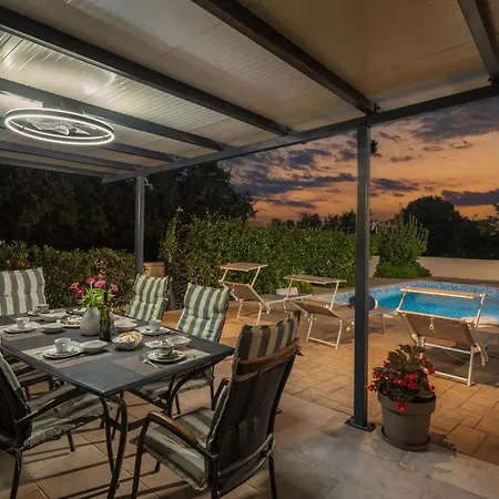Mare With Private Pool And Garden - Happy Apartament Malinska