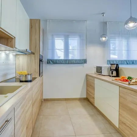 Mare With Private Pool And Garden - Happy شقة مالينسكا