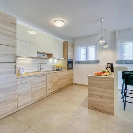 Mare With Private Pool And Garden - Happy مالينسكا