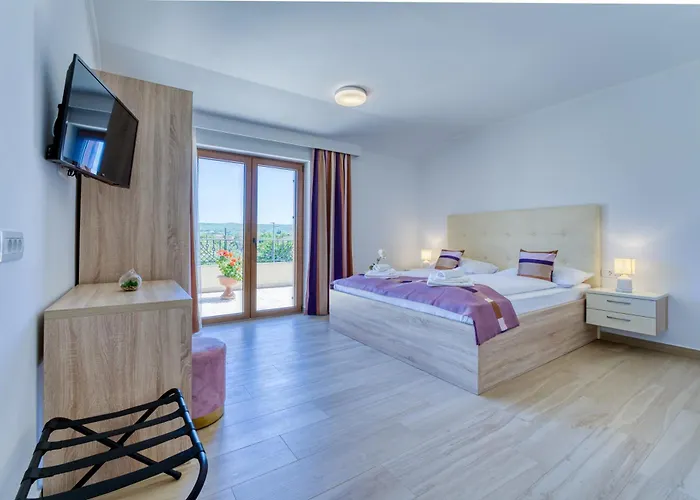 Mare With Private Pool And Garden - Happy Apartment