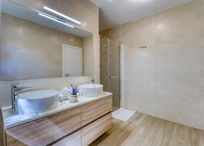 Apartment Mare With Private Pool And Garden - Happy Malinska