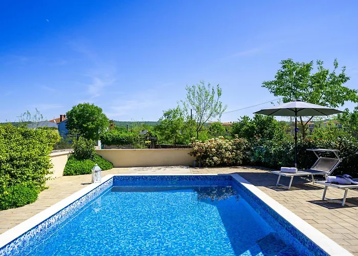 Apartment Mare With Private Pool And Garden - Happy Malinska