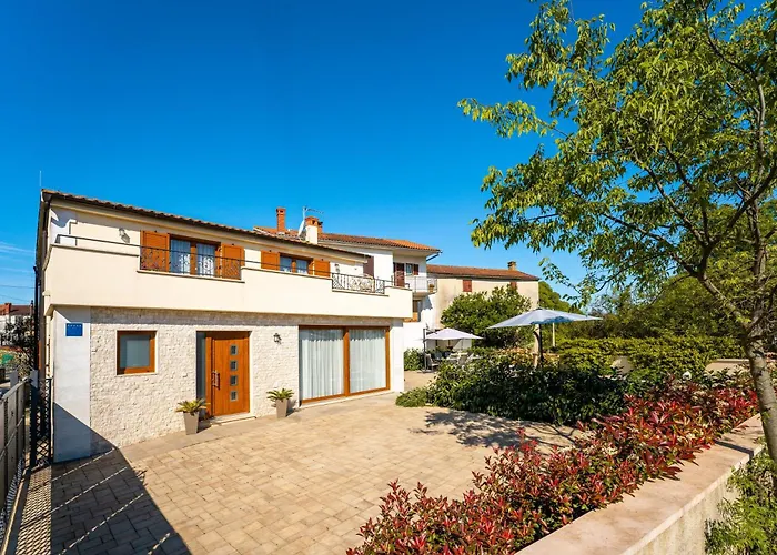 Apartment Mare With Private Pool And Garden - Happy