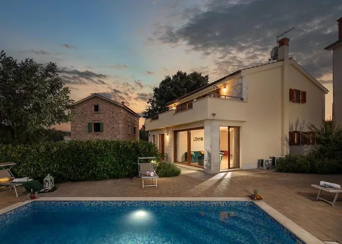 Apartment Mare With Private Pool And Garden - Happy