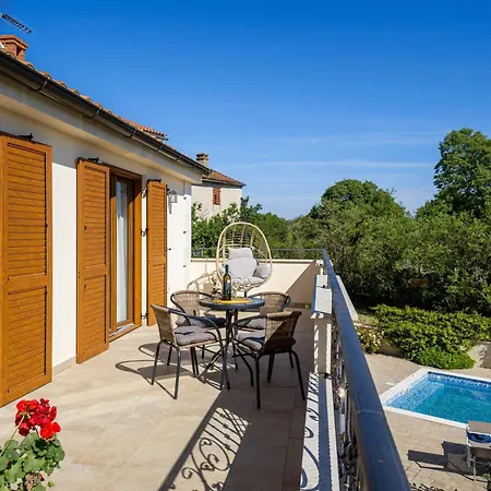 Mare With Private Pool And Garden - Happy Appartement Malinska